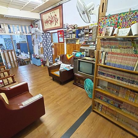 鳳山79背包客 Fengshan No 79 Backpacker Kaohsiung Exterior photo