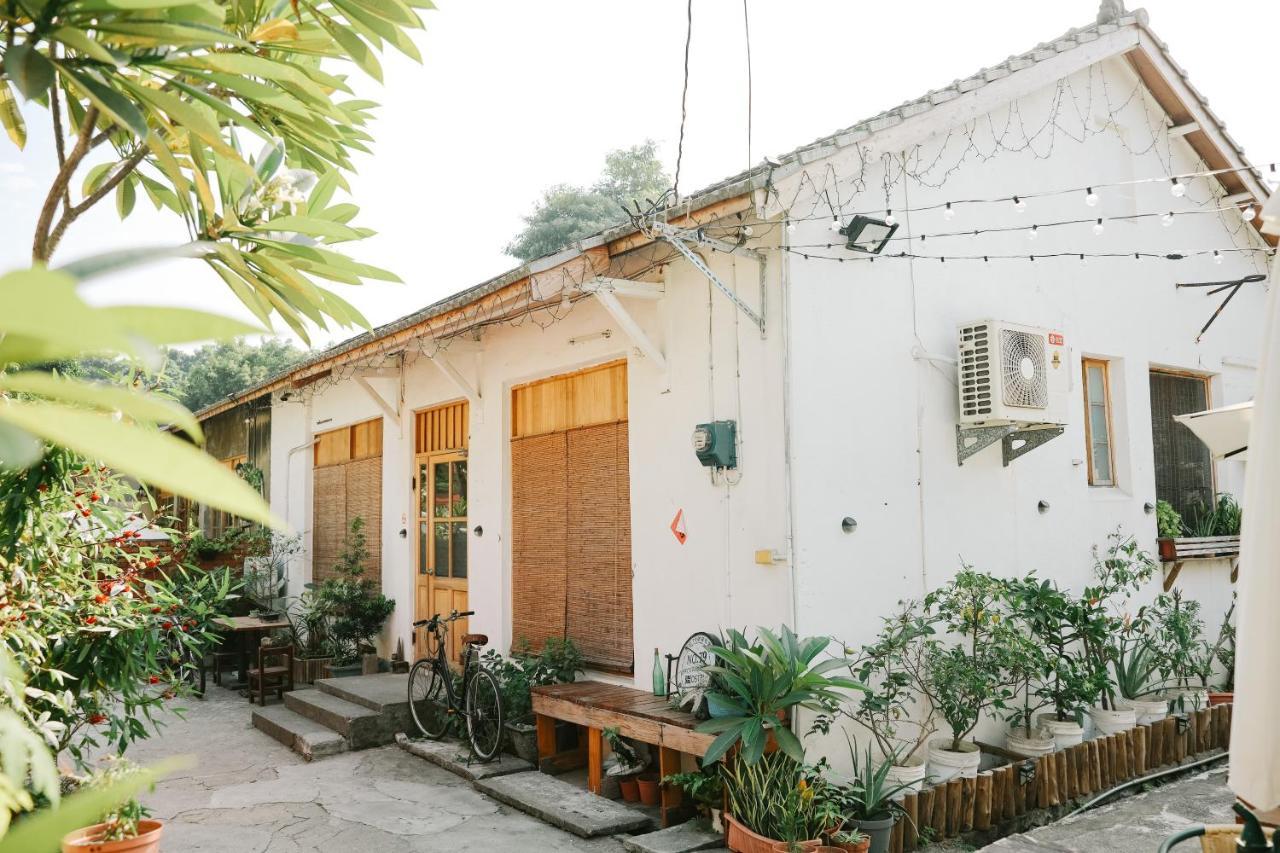 鳳山79背包客 Fengshan No 79 Backpacker Kaohsiung Exterior photo