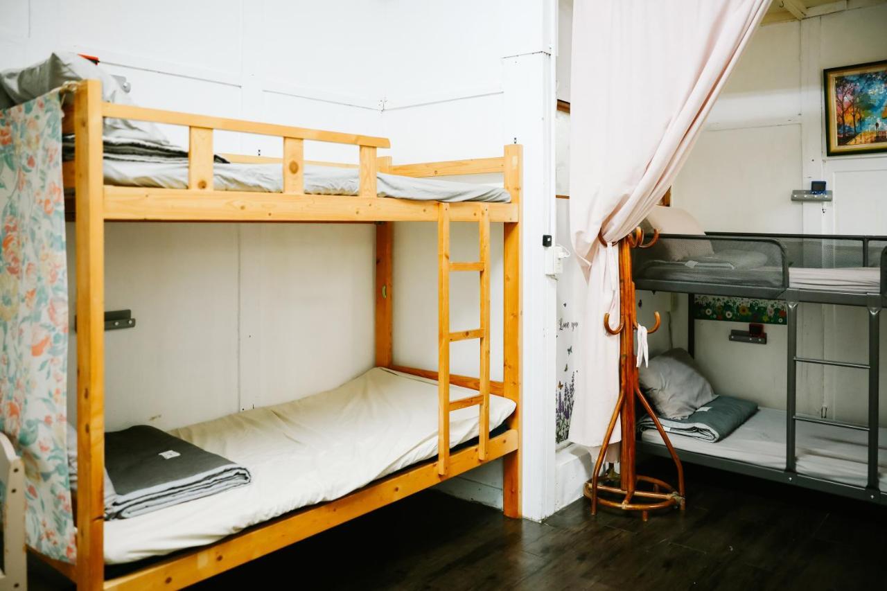 鳳山79背包客 Fengshan No 79 Backpacker Kaohsiung Exterior photo