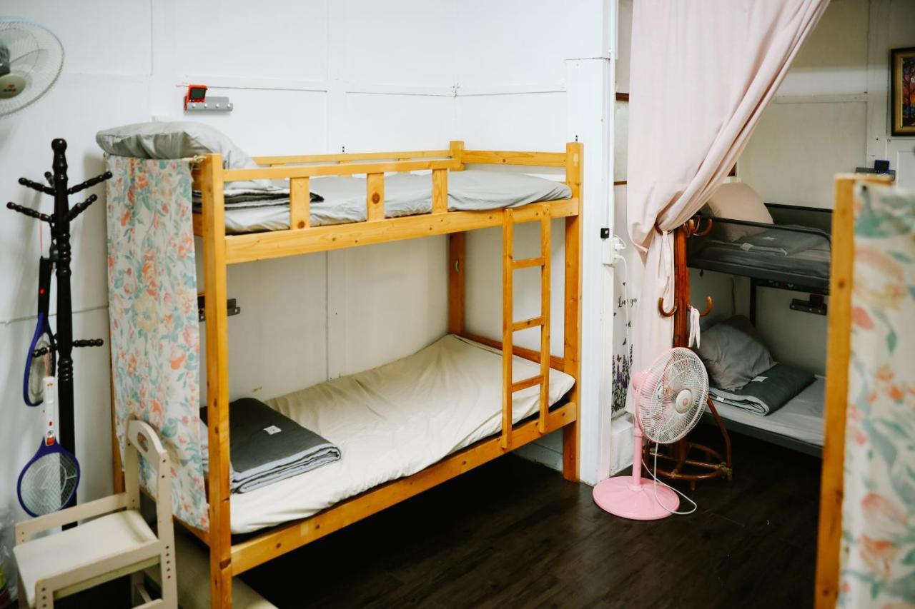 鳳山79背包客 Fengshan No 79 Backpacker Kaohsiung Exterior photo