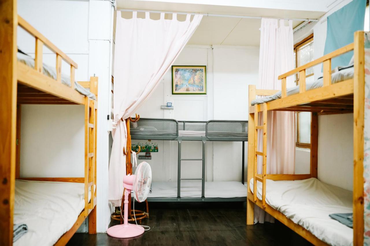 鳳山79背包客 Fengshan No 79 Backpacker Kaohsiung Exterior photo