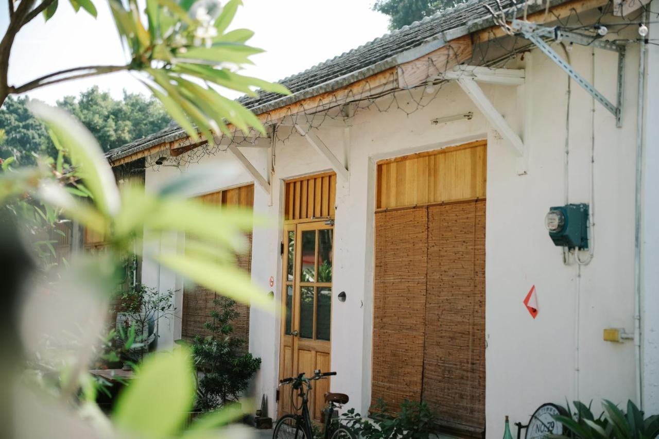 鳳山79背包客 Fengshan No 79 Backpacker Kaohsiung Exterior photo