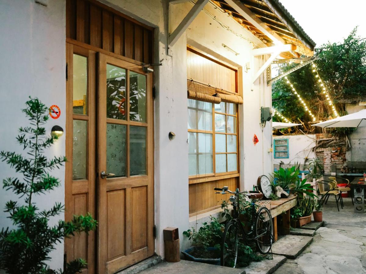 鳳山79背包客 Fengshan No 79 Backpacker Kaohsiung Exterior photo