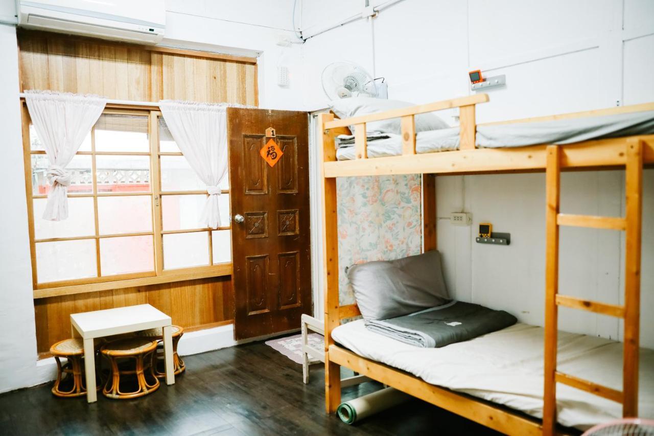 鳳山79背包客 Fengshan No 79 Backpacker Kaohsiung Exterior photo