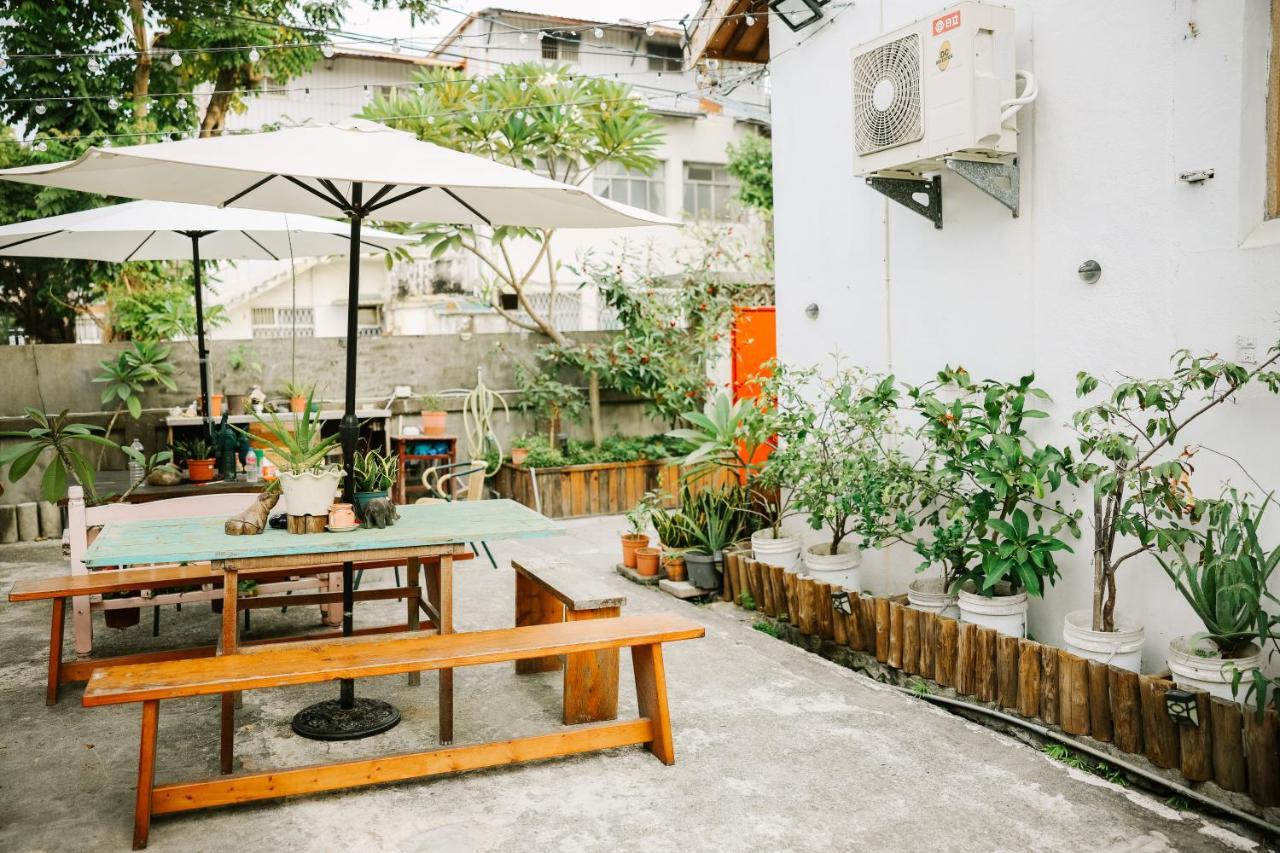 鳳山79背包客 Fengshan No 79 Backpacker Kaohsiung Exterior photo