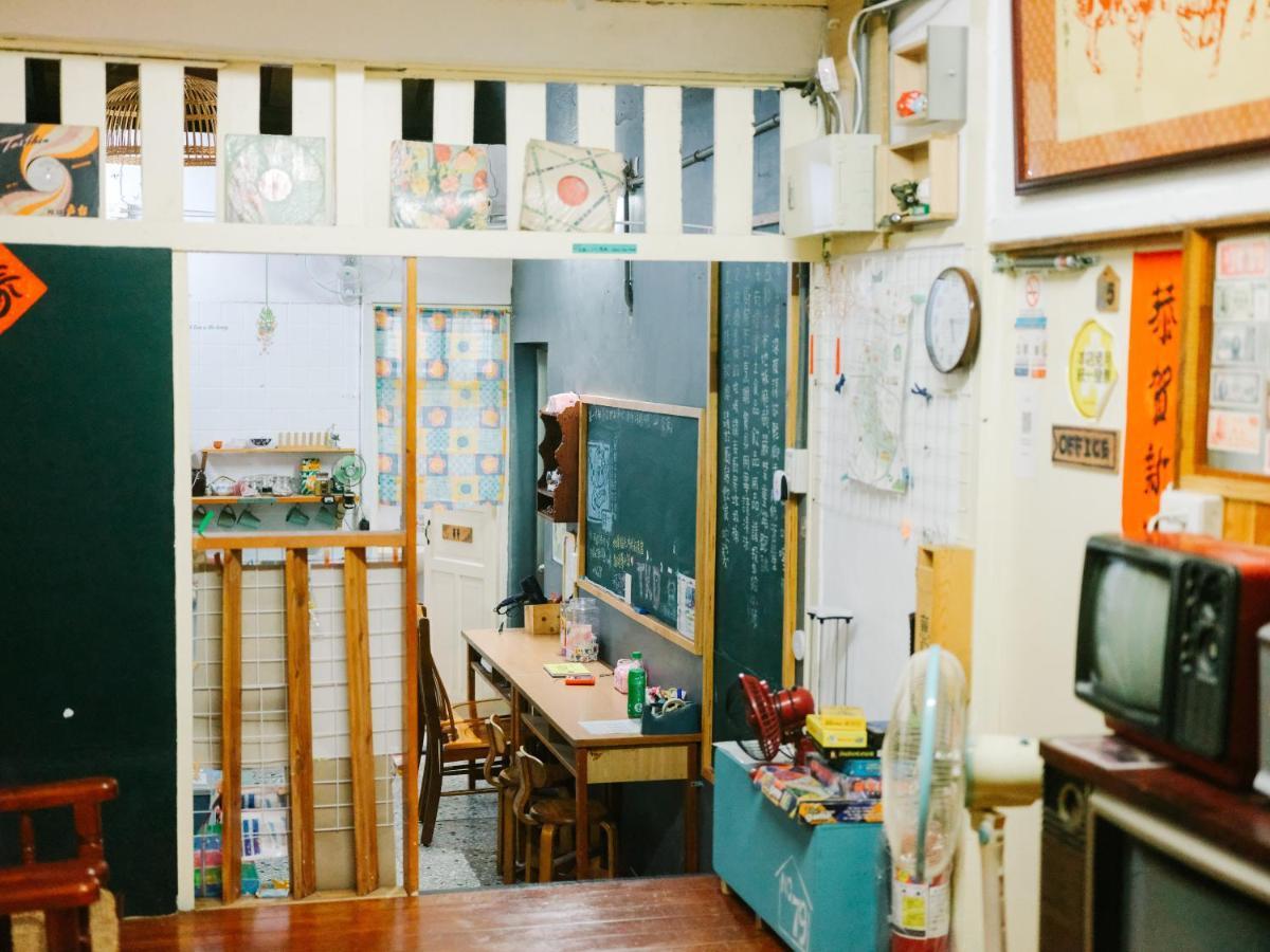 鳳山79背包客 Fengshan No 79 Backpacker Kaohsiung Exterior photo