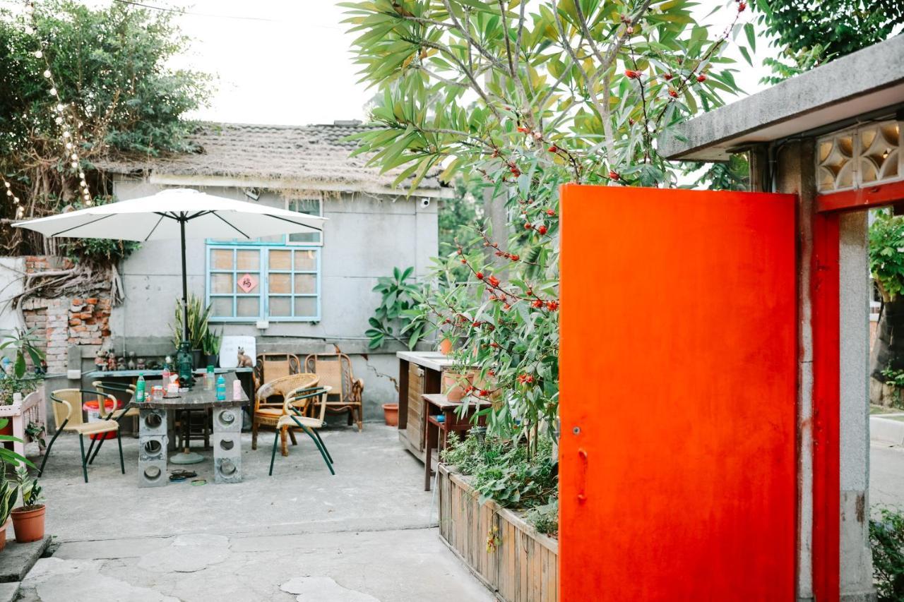 鳳山79背包客 Fengshan No 79 Backpacker Kaohsiung Exterior photo