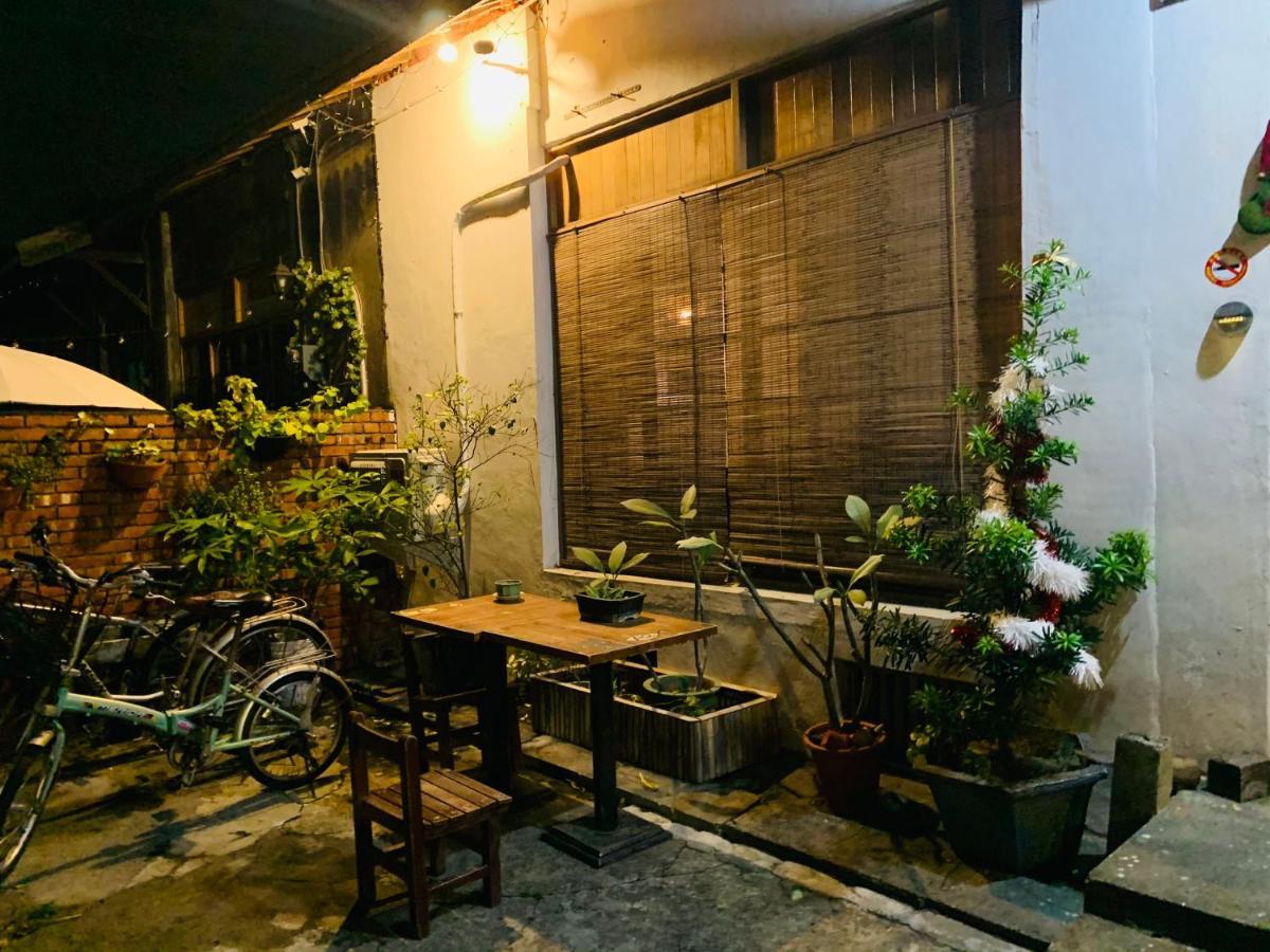鳳山79背包客 Fengshan No 79 Backpacker Kaohsiung Exterior photo