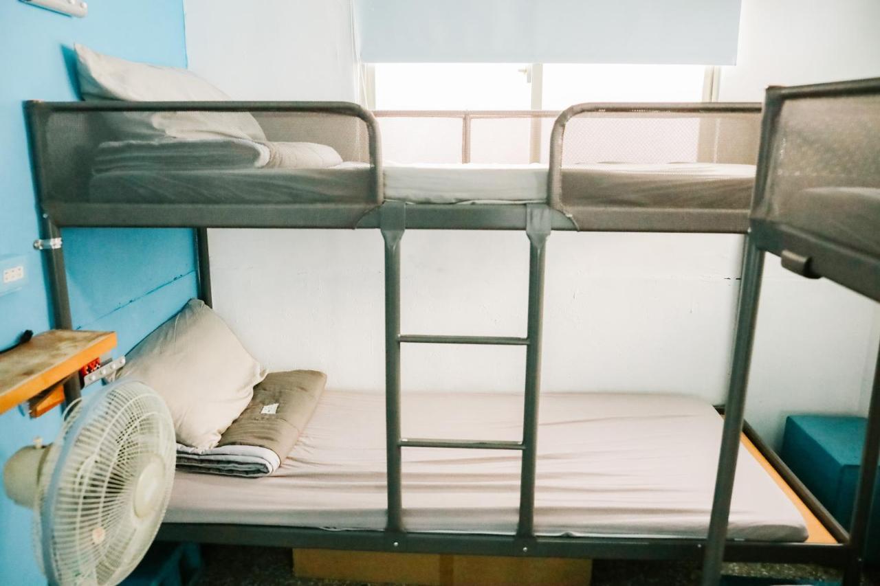 鳳山79背包客 Fengshan No 79 Backpacker Kaohsiung Exterior photo