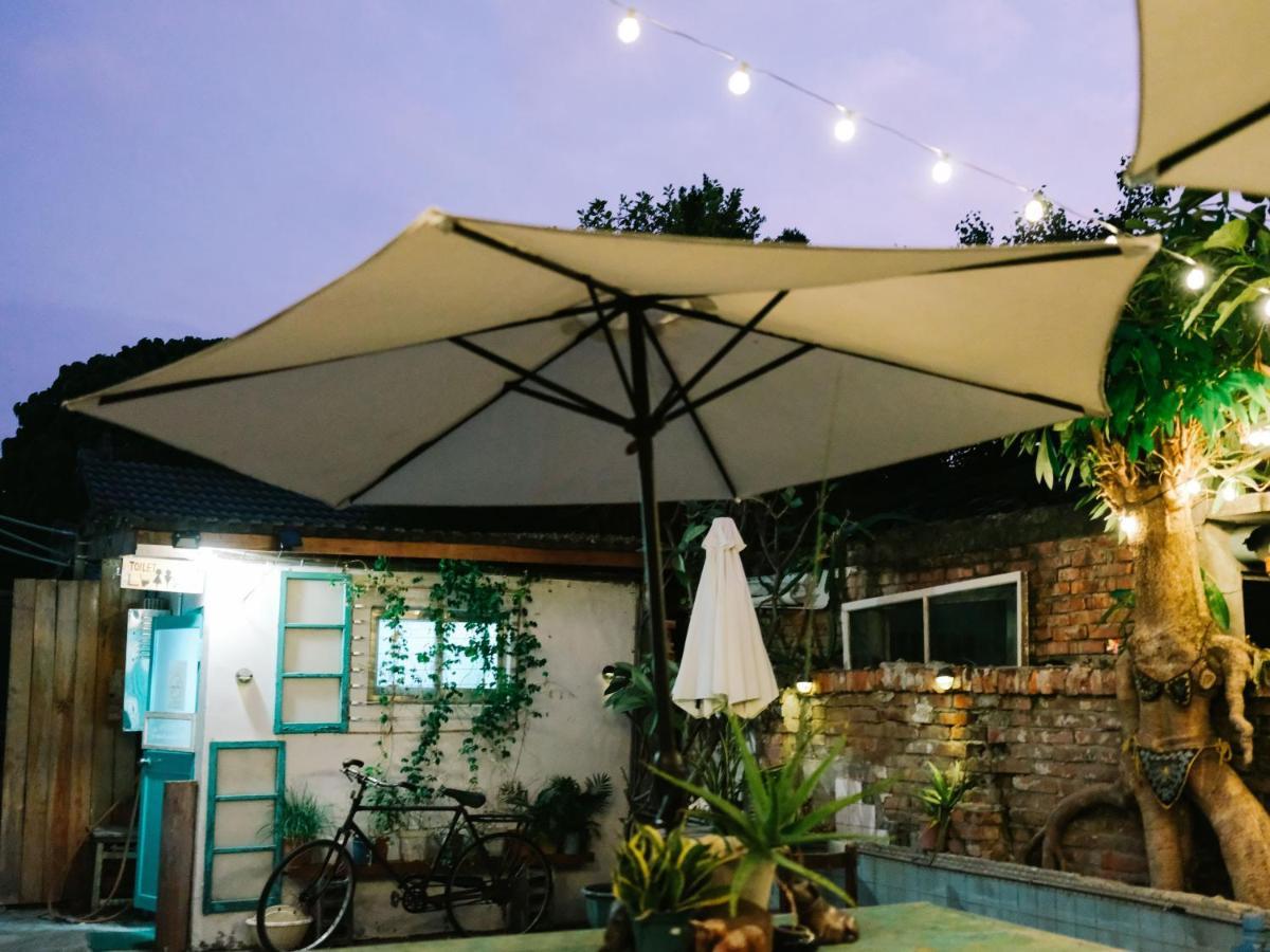 鳳山79背包客 Fengshan No 79 Backpacker Kaohsiung Exterior photo
