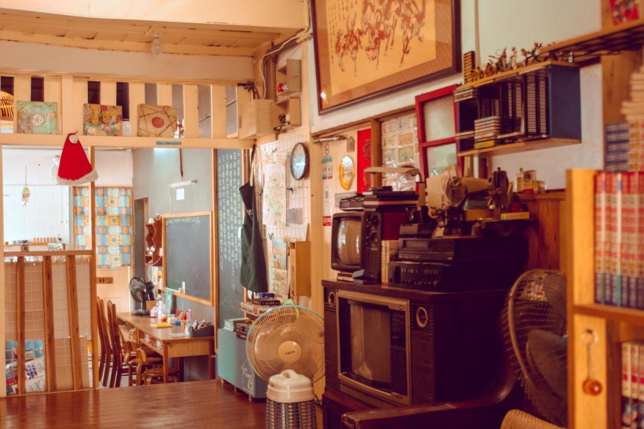 鳳山79背包客 Fengshan No 79 Backpacker Kaohsiung Exterior photo